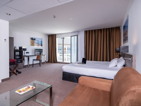 Deluxe Suite | 1 bedroom, premium bedding, in-room safe, desk