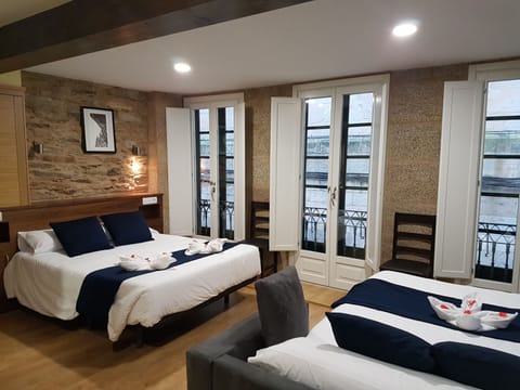 Comfort Triple Room | Desk, blackout drapes, free WiFi, bed sheets
