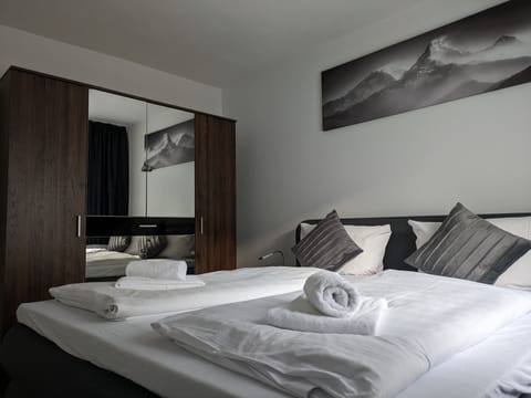 Standard Apartment, 1 Queen Bed with Sofa bed | Free WiFi, bed sheets