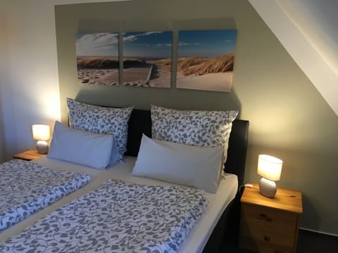 Family Room | In-room safe, desk, free WiFi