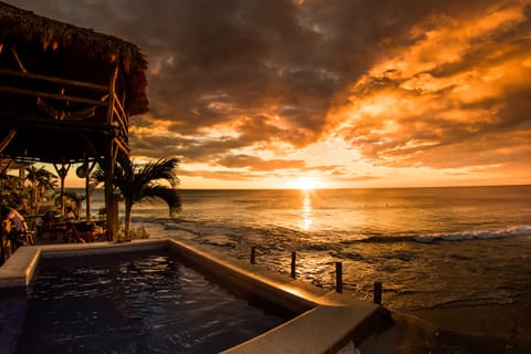 2 outdoor pools, free cabanas, sun loungers
