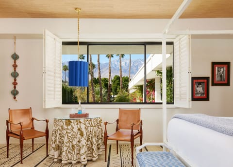 40-inch LCD TV with cable channels, TV