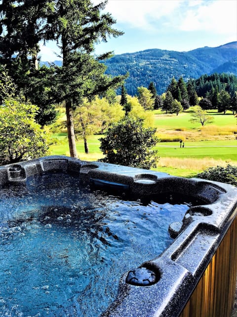 Private hot tub seating 6 people 