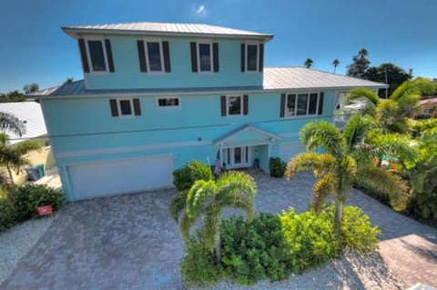 Front 
Castaway Cove Jacaranda Rd Anna Maria