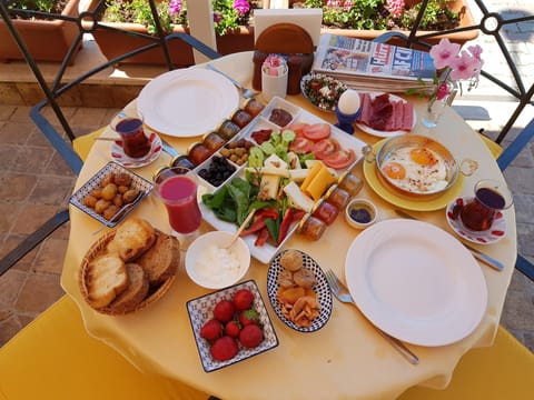 Daily cooked-to-order breakfast for a fee