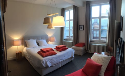 Deluxe Double Room, 1 King Bed (Agate) | 5 bedrooms, individually decorated, individually furnished