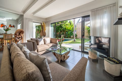 Family Villa | Living room | 32-inch flat-screen TV with cable channels, LCD TV, DVD player