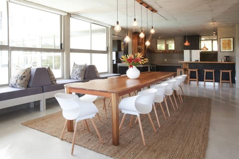 Comfort House, 6 Bedrooms | In-room dining