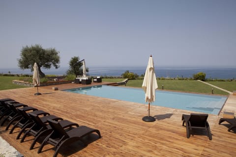 View from the poolside into the ocean
