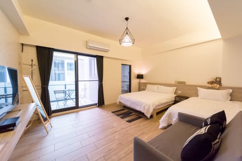 Superior Triple Room | Desk, blackout drapes, soundproofing, free WiFi