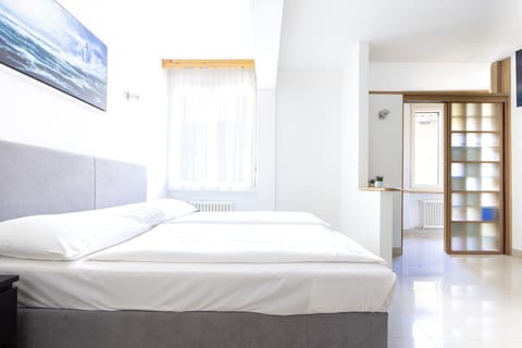 Comfort Quadruple Room | Free WiFi, bed sheets