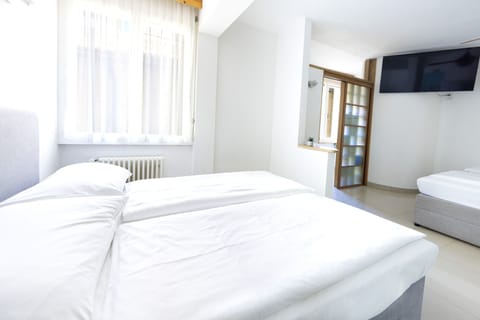 Comfort Quadruple Room | Free WiFi, bed sheets