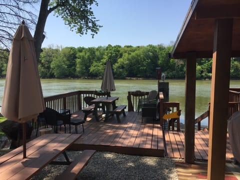 Shitake relaxing  two-level deck
