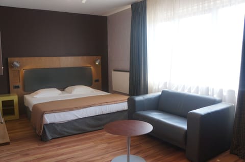 Double Room | In-room safe, free WiFi, bed sheets