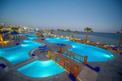 Private beach, water skiing, windsurfing, beach bar