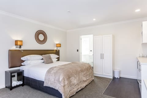 Superior Studio, 1 Bedroom (Interconnected Studio) | Soundproofing, iron/ironing board, free WiFi, bed sheets