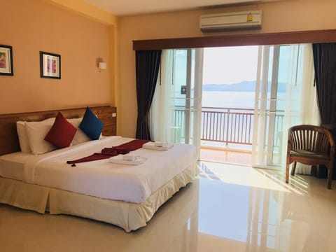 Standard Room With Sea View | Desk, rollaway beds (surcharge), WiFi (free), bed sheets