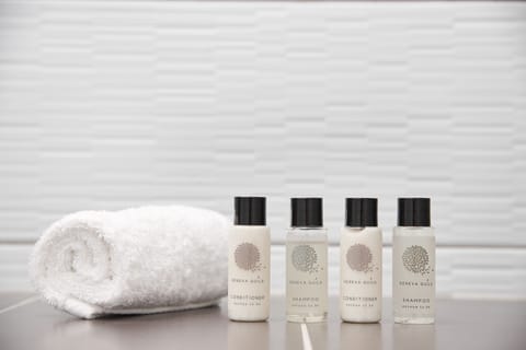 Family Suite, Sea View | Bathroom amenities | Shower, eco-friendly toiletries, hair dryer, towels