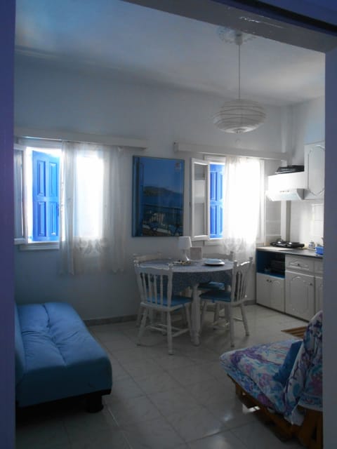 Full-size fridge, oven, stovetop, espresso maker