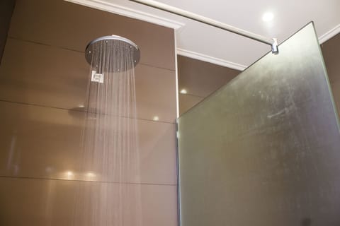 Triple Room | Bathroom shower