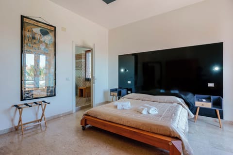 Minibar, in-room safe, desk, laptop workspace