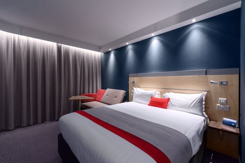 Standard Room, 1 Double Bed (with Free Hot Breakfast) | In-room safe, desk, blackout drapes, iron/ironing board