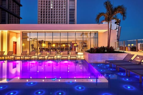Outdoor pool, pool umbrellas, sun loungers