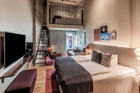 Junior Suite | In-room safe, iron/ironing board, free WiFi, bed sheets