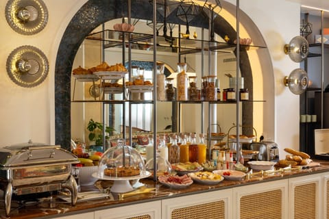 Daily buffet breakfast for a fee