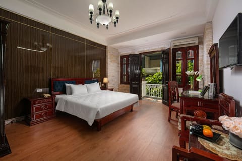Deluxe Double Room, 1 King Bed | 1 bedroom, premium bedding, pillowtop beds, minibar