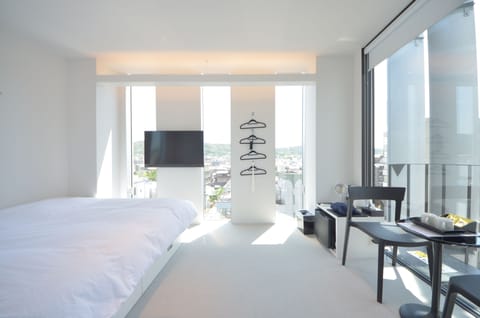 Large Double Room | In-room safe, iron/ironing board, free WiFi, bed sheets
