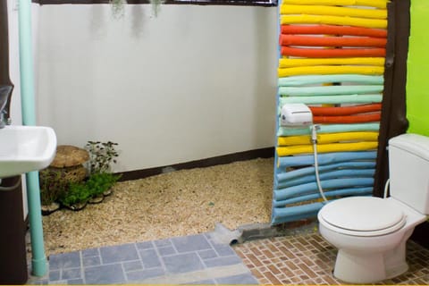 Bungalow #1 - 1st Floor | Bathroom | Shower, towels, soap, shampoo