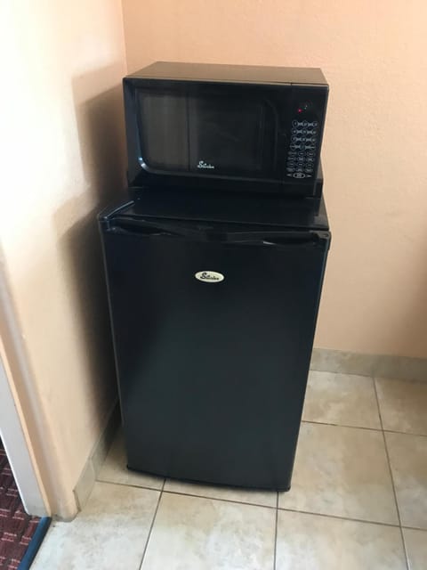 Fridge, microwave