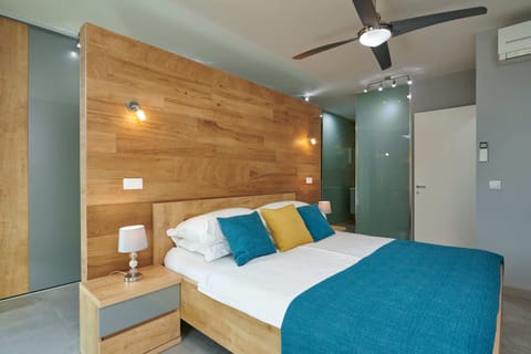 Deluxe Apartment, 2 Bedrooms, Terrace, Sea View (Green Hill 4) | Premium bedding, in-room safe, individually decorated