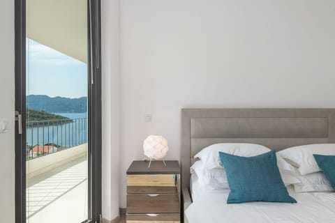 Deluxe Apartment, 3 Bedrooms, Terrace, Sea View (Green Hill 3) | Premium bedding, in-room safe, individually decorated
