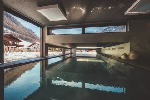 Exercise/lap pool