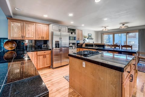 Townhome, 3 Bedrooms | Private kitchen | Microwave, oven, coffee/tea maker, cookware/dishes/utensils