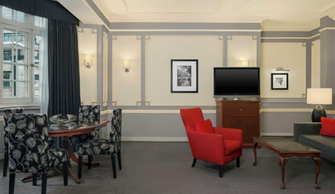 Suite | Hypo-allergenic bedding available, minibar, in-room safe, desk
