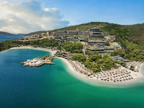 Private beach, white sand, beach cabanas, sun loungers