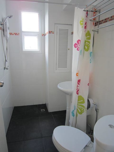 Superior Double or Twin Room | Bathroom | Shower, free toiletries, hair dryer, towels