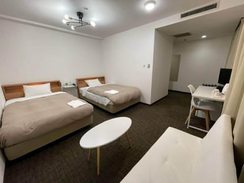 Twin Room, Non Smoking | Desk, free WiFi, bed sheets