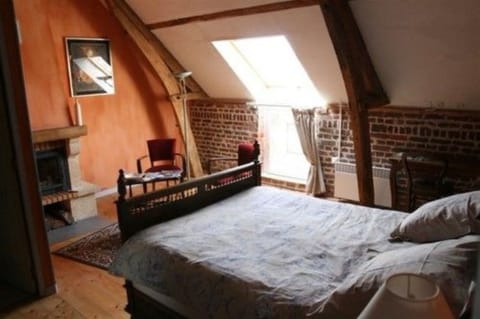 Double Room | Individually decorated, individually furnished, desk, blackout drapes