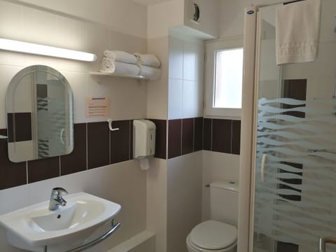 Superior Double Room, Ensuite, Garden View | Bathroom