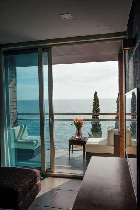 Grand Suite, 2 Bedrooms, Balcony, Sea View | Room amenity