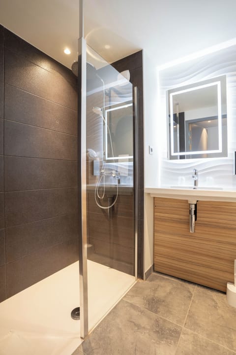 Shower, eco-friendly toiletries, hair dryer, towels