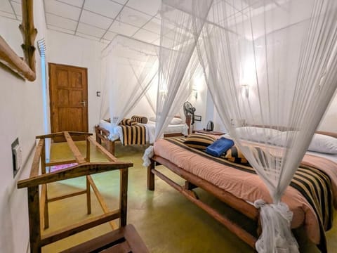 Family Room (2 Double Bed) | 1 bedroom, desk, free WiFi