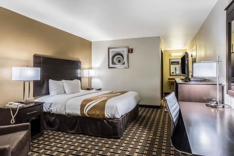 1 bedroom, premium bedding, in-room safe, desk