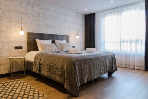 Comfort Double Room, Kitchenette | 1 bedroom, minibar, desk, iron/ironing board (on request)