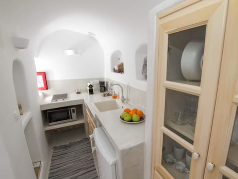 Villa, 1 Bedroom, Jetted Tub | Private kitchen | Electric kettle, paper towels