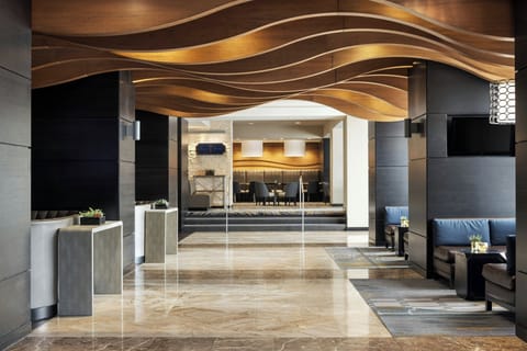 2 restaurants; breakfast, lunch, and dinner served